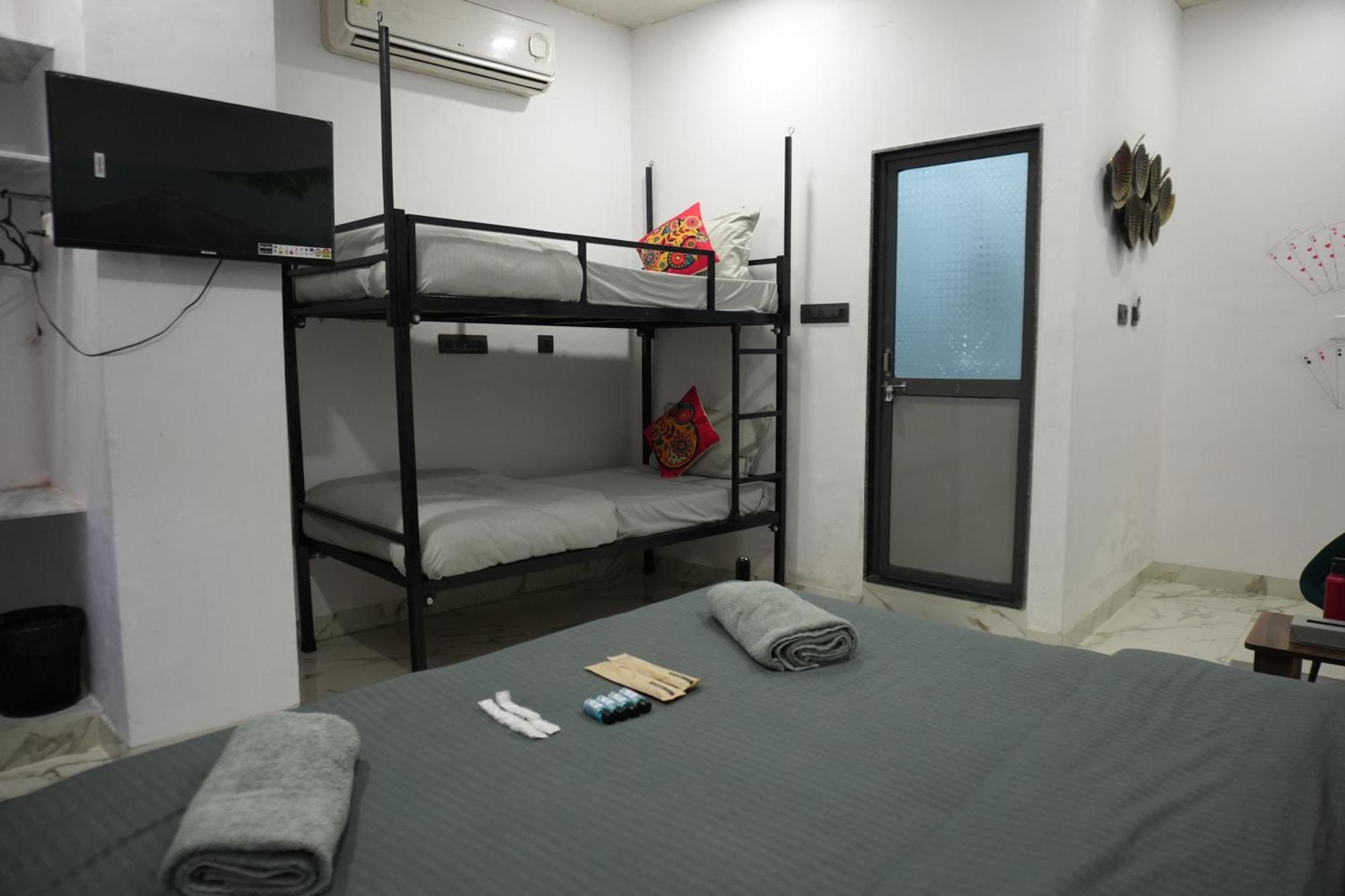 فندق Funky Backpackers أُودايبور المظهر الخارجي الصورة